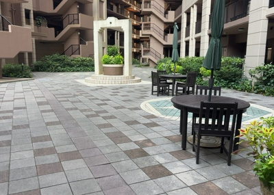 【ロビー】 | グランレガーロ | ロビーというと、エントランスと何がちがうの？と思いますよね。実はロビーとエントランスには明確な決まりはありません。物件によっては、エントランスを入って広がるある程度の広さのある空間がロビーとなります。