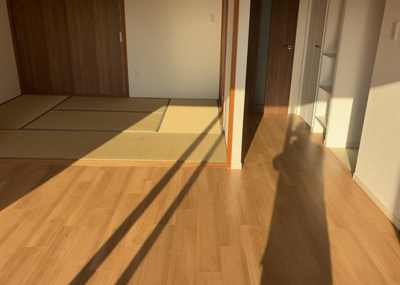 【ダイニング】 | グランレガーロ | ダイニングは、食事や家族の団らんスペースとしてだけではなく、ほかの用途としても使用することができます。ダイニングテーブルを置き、食事のためのスペースを作ることでリビングとの差別化を図ることができます。