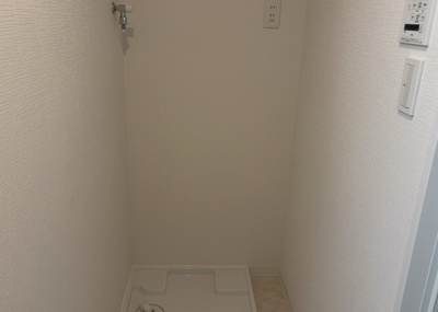 【ランドリースペース】 | グランレガーロ | ランドリースペースも気になります。洗濯機置場があり「洗う、干す、取り込む、アイロンがけ、たたむ」など、洗濯に関する家事をするための空間です。広さや収納など付帯設備も含めて、詳細は現地でご確認ください。