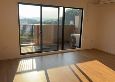 【居間・リビング】 | グランレガーロ | リビングの間取りの種類は大きくわけてリビングとダイニングが別になっているタイプ、リビングダイニング一体型です。どちらも一長一短ですので、家を選ぶ時はその両面をチェックして決めるようにしましょう。