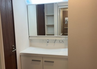 【独立洗面台】 | グランレガーロ | 洗面化粧台では顔を洗ったり、身だしなみを整えることが本来の使い方ですが、用途によっては洗面化粧台に求められる機能が違ってくるため、ご自身や家族のライフスタイルに合ったものを選ぶことをおすすめ致します。