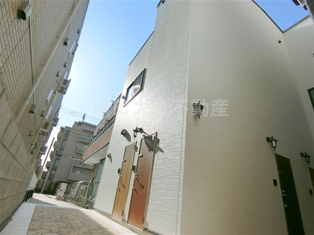 KTK蒲田の外観|2018年12月築　木造地上3階建て1R～1LDK総戸数12戸　東京都大田区新蒲田3丁目　
東急多摩川線矢口渡駅最寄り徒歩11分、JR京浜東北線蒲田駅徒歩16分