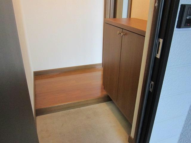 ハイツ弥生の玄関