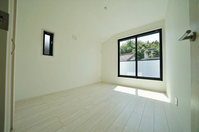 【横浜市旭区今宿南町1750-40新築戸建て】★仲介手数料無料★（今宿南小学校・今宿中学校）の洋室