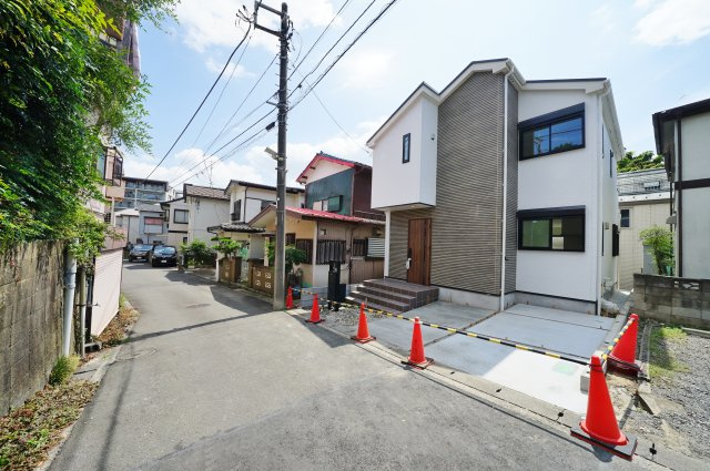 【横浜市旭区今宿南町1750-40新築戸建て】★仲介手数料無料★（今宿南小学校・今宿中学校）の前面道路含む現地写真