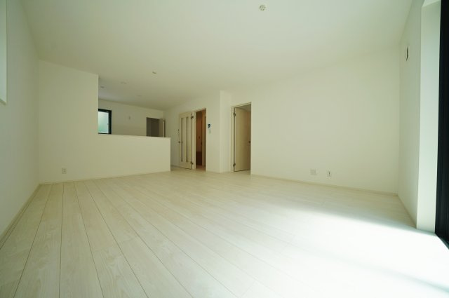 【横浜市旭区今宿南町1750-40新築戸建て】★仲介手数料無料★（今宿南小学校・今宿中学校）の居間・リビング