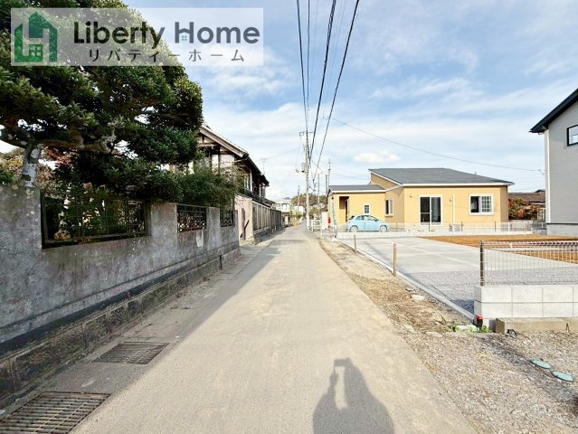 土浦市真鍋9期　新築戸建の前面道路含む現地写真