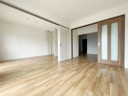 ヤマダマンションの居間・リビング