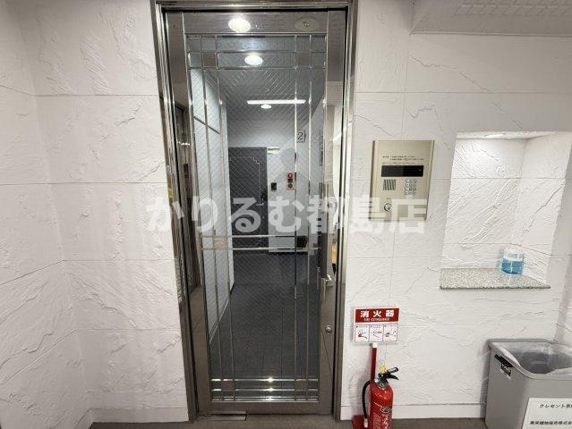 クレセント京橋のエントランス