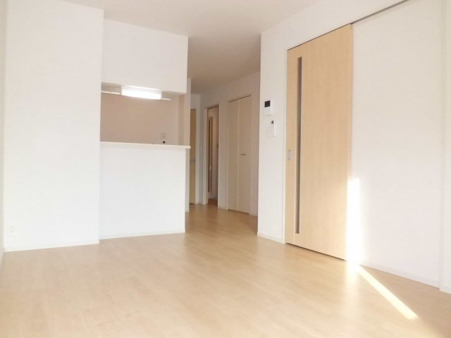 メゾンドソレイユⅢの居間・リビング