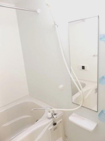 メゾンドソレイユⅢの浴室