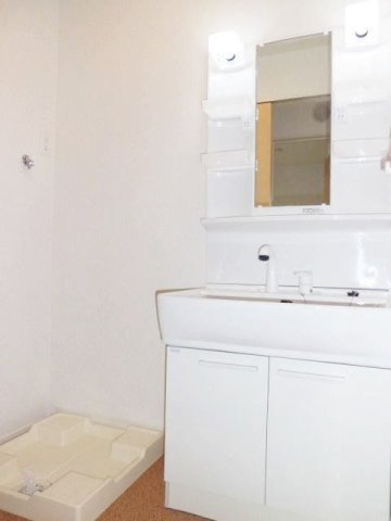 メゾンドソレイユⅢの洗面所