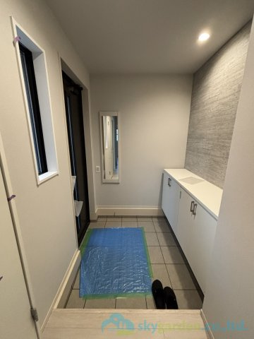 平塚市諏訪町3期　新築戸建　全3棟3号棟の玄関