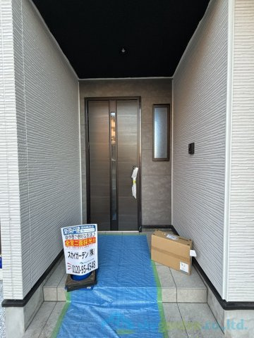 平塚市諏訪町3期　新築戸建　全3棟3号棟の玄関