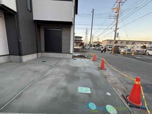 平塚市諏訪町3期　新築戸建　全3棟3号棟の駐車場