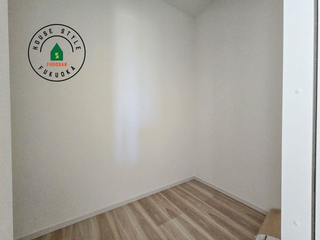 太宰府市朱雀4丁目第1-4棟（2号棟）　の収納|洋服や大きな荷物が多い方や人数の多いご家族などは、一般的なクローゼットよりもウォークインクローゼットのほうが使い勝手が良いです。