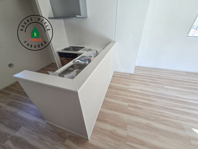 太宰府市朱雀4丁目第1-4棟（2号棟）　のダイニング|キッチンから立ち込める香りが今日の料理を期待させます。