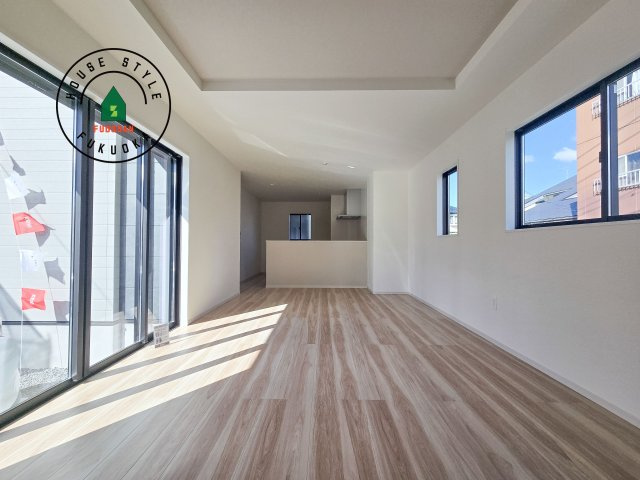 太宰府市朱雀4丁目第1-4棟（2号棟）　の居間・リビング|多くの時間を過すことになるリビングだからこそ、いつも穏やかな空間・解放感が味わえ毎日が充実します。