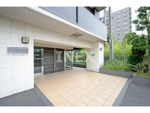 横浜市神奈川区子安通２丁目の賃貸マンションのエントランス