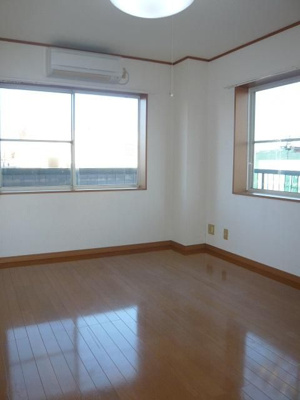 【居間・リビング】 | マベール鶴瀬 | ゆったり過ごせる居間です