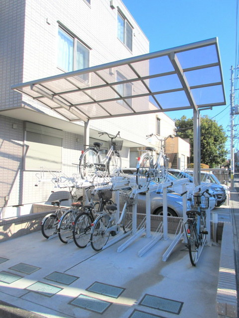 メゾンサンエイトのその他共用部分|★屋根付き駐輪場★