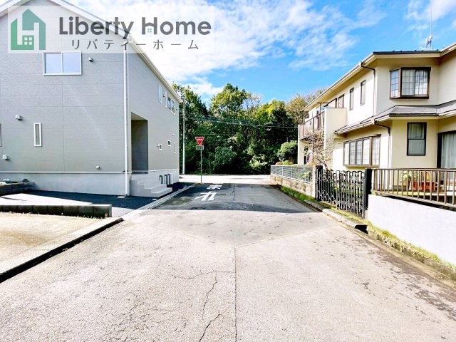 つくば市自由ケ丘第10　新築戸建の前面道路含む現地写真