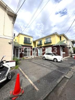 メゾンドサンドリヨンの駐車場