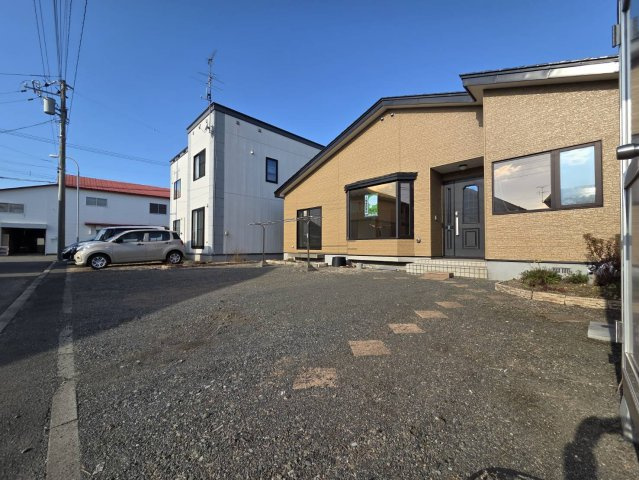 新富士町3丁目６貸家の駐車場