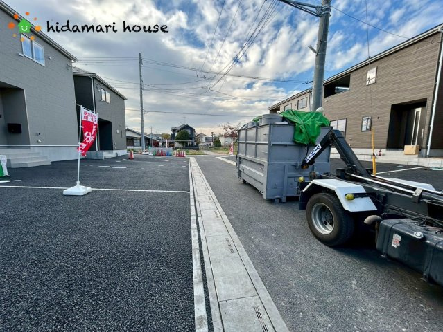 西区飯田新田第2　新築戸建　クレイドル08の前面道路含む現地写真