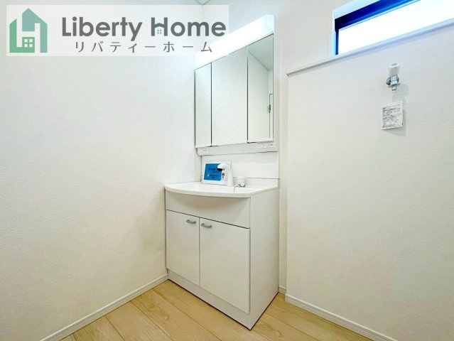 つくば市安食第1　新築戸建　1号棟の独立洗面台