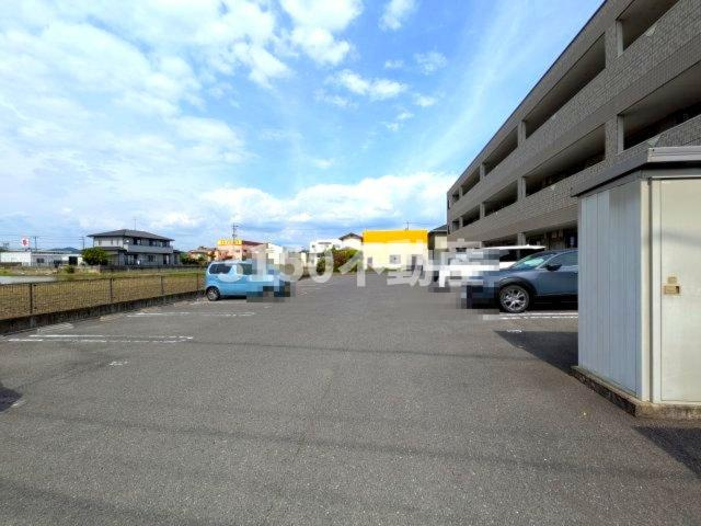 クローバーの駐車場