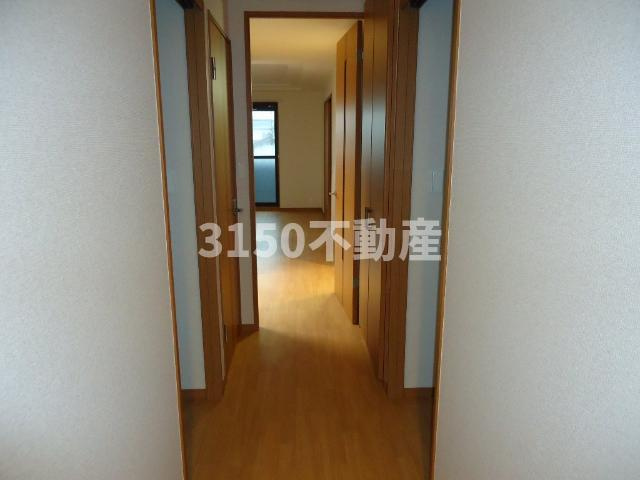 クローバーの内装|廊下