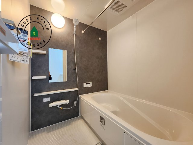 春日市春日原北町5丁目第1-2棟（1号棟）　の浴室|1日の疲れを癒してくれる広々バスルーム。雨の日のお洗濯にも大活躍な浴室乾燥機付です！