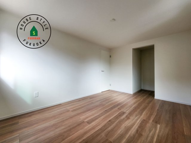 春日市春日原北町5丁目第1-2棟（1号棟）　の寝室|主寝室には収納力に優れたクローゼットがありますので、お部屋もすっきり片付きます。