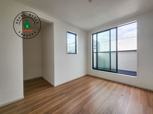 春日市春日原北町5丁目第1-2棟（1号棟）　の洋室|採光良好な洋室は全居室、複層ガラスの遮熱効果と断熱効果で、一年中快適に過ごせます。