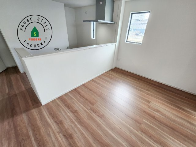 春日市春日原北町5丁目第1-2棟（1号棟）　の内観：施工例|キッチンから立ち込める香りが今日の料理を期待させます。