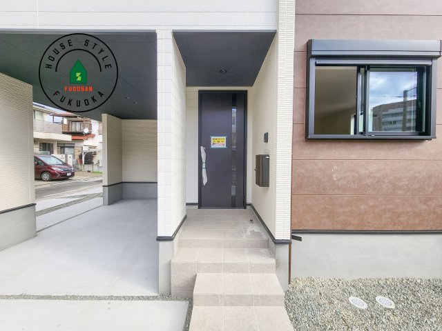 春日市春日原北町5丁目第1-2棟（1号棟）　の玄関|おでかけの時も帰った時も、「我が家」を最初に感じでもらえる素敵な空間に。