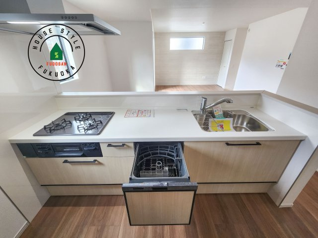 春日市春日原北町5丁目第1-2棟（1号棟）　の内観：施工例|ご家族を近くに感じられる対面キッチンのLDK。会話もはずみそうですね。