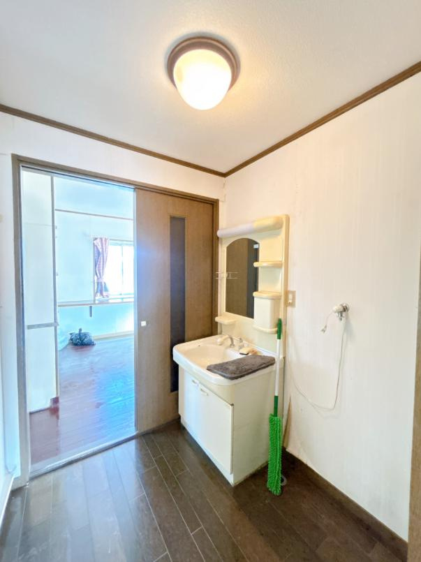 高萩市大字石滝　中古戸建の独立洗面台