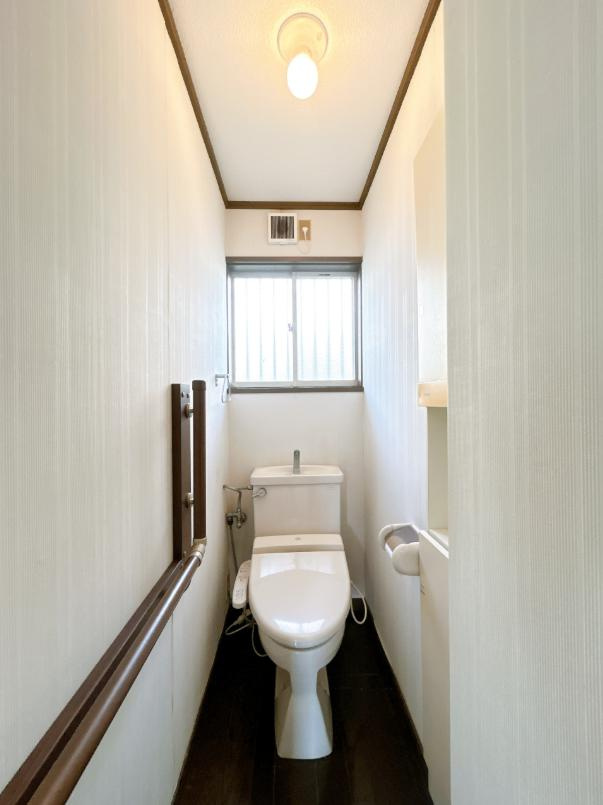 高萩市大字石滝　中古戸建のトイレ