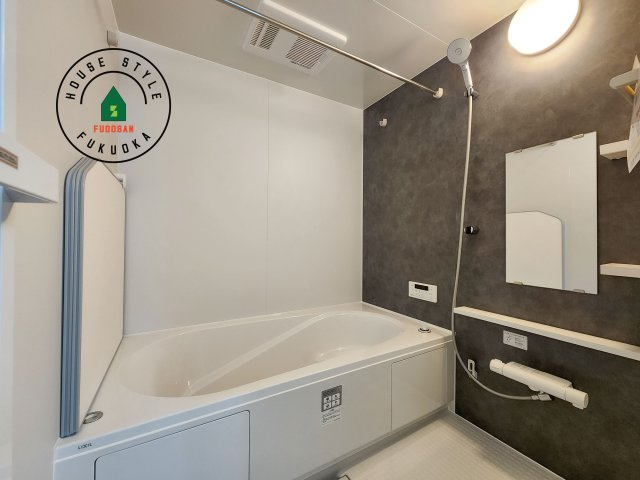 春日市春日原北町5丁目第1-2棟（2号棟）　の内観：施工例|1日の疲れを癒してくれる広々バスルーム。雨の日のお洗濯にも大活躍な浴室乾燥機付です！