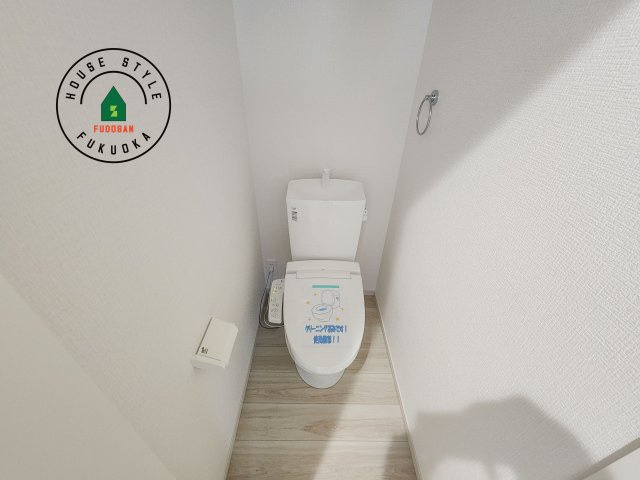 春日市春日原北町5丁目第1-2棟（2号棟）　の内観：施工例|温水洗浄便座を完備しております。2ヶ所にトイレがあるのは朝の慌ただしい時間も安心です。