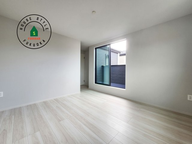 春日市春日原北町5丁目第1-2棟（2号棟）　の寝室|主寝室には収納力に優れたクローゼットがありますので、お部屋もすっきり片付きます。