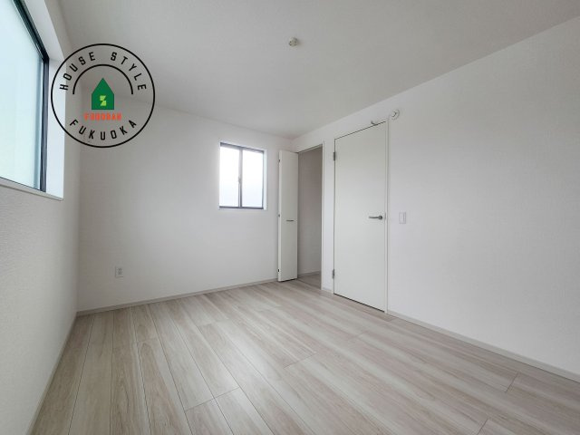 春日市春日原北町5丁目第1-2棟（2号棟）　の内観：施工例|採光良好な洋室は全居室、複層ガラスの遮熱効果と断熱効果で、一年中快適に過ごせます。