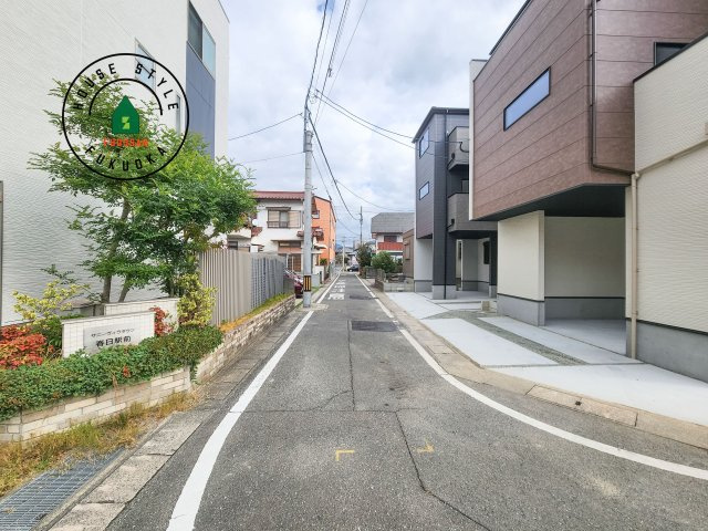 春日市春日原北町5丁目第1-2棟（2号棟）　の前面道路含む現地写真|前面道路です。