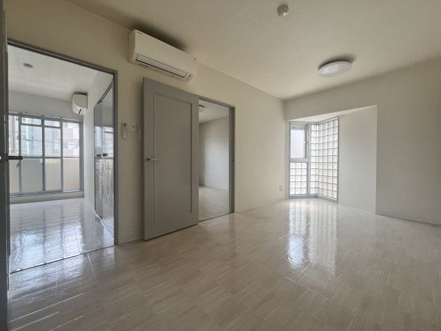 ヴィラウッドランド2　の居間・リビング