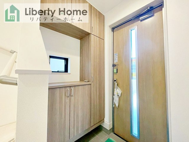 守谷市松前台6丁目　新築戸建　A号棟の玄関