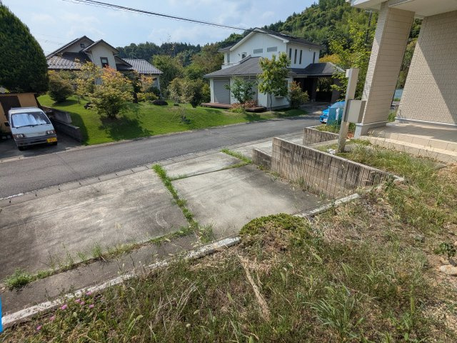 中古戸建　秋間みのりが丘の駐車場