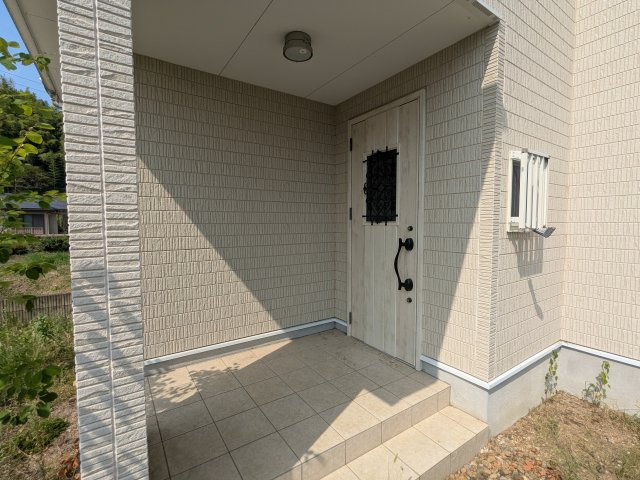 中古戸建　秋間みのりが丘の玄関