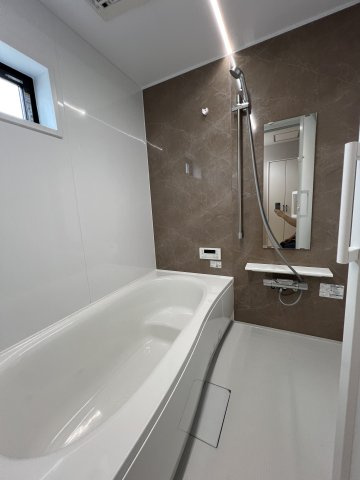 福生市武蔵野台2丁目　新築戸建全1棟の浴室|のびのび１坪タイプバスルーム。お子様と一緒に入っても足を伸ばしてゆっくり入れますよ。